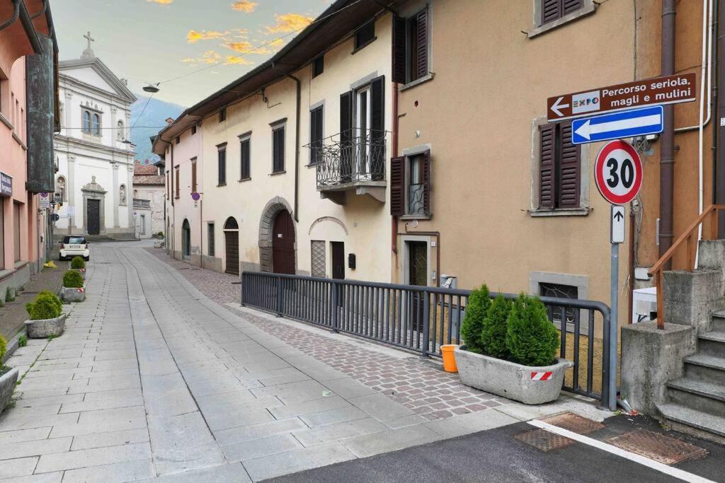 Appartamento Borgo Di Terzo Bifocale In Centro Storico Check In 24H Fast Wi-Fi Bus 500M Esterno foto